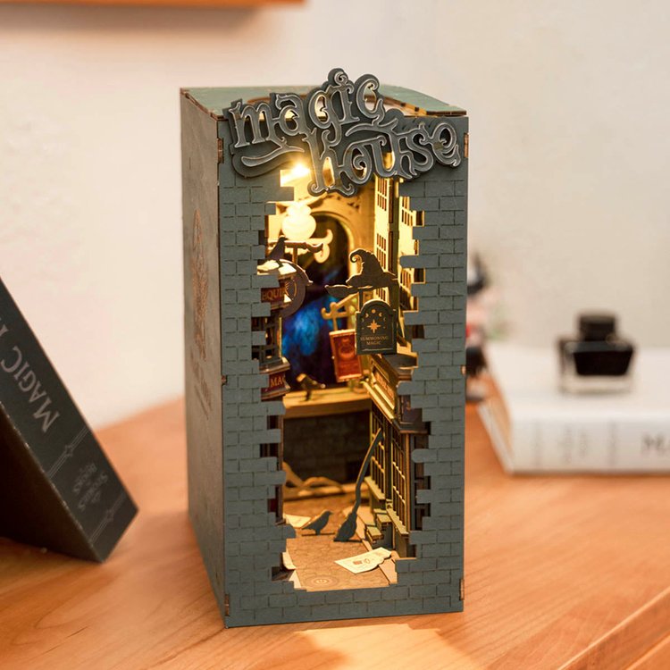 Rolife DIY 3D Wooden Puzzle Mini Book Nook Gardenhouse 1:24